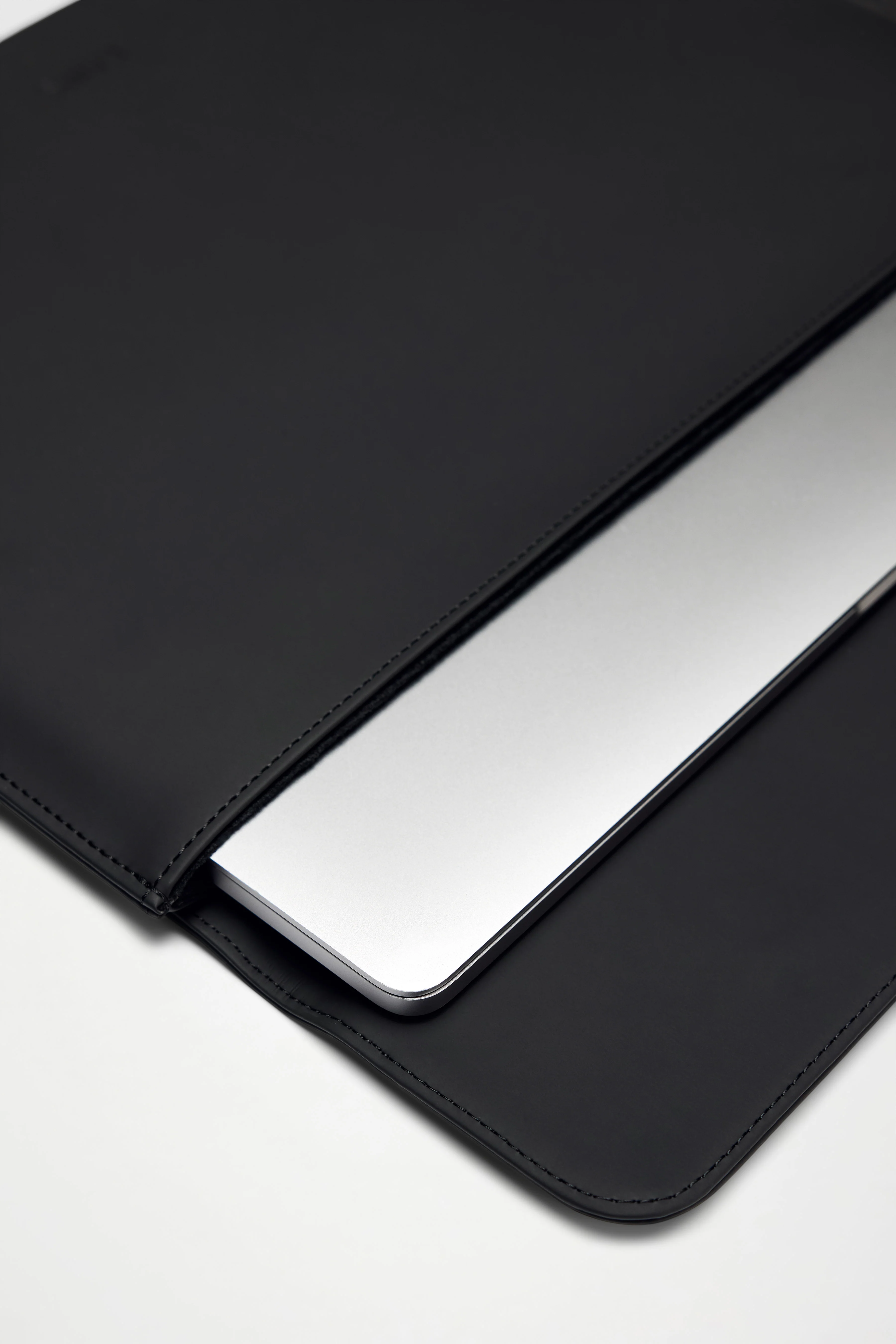 Laptop Portfolio 15″/16″ - Image 5