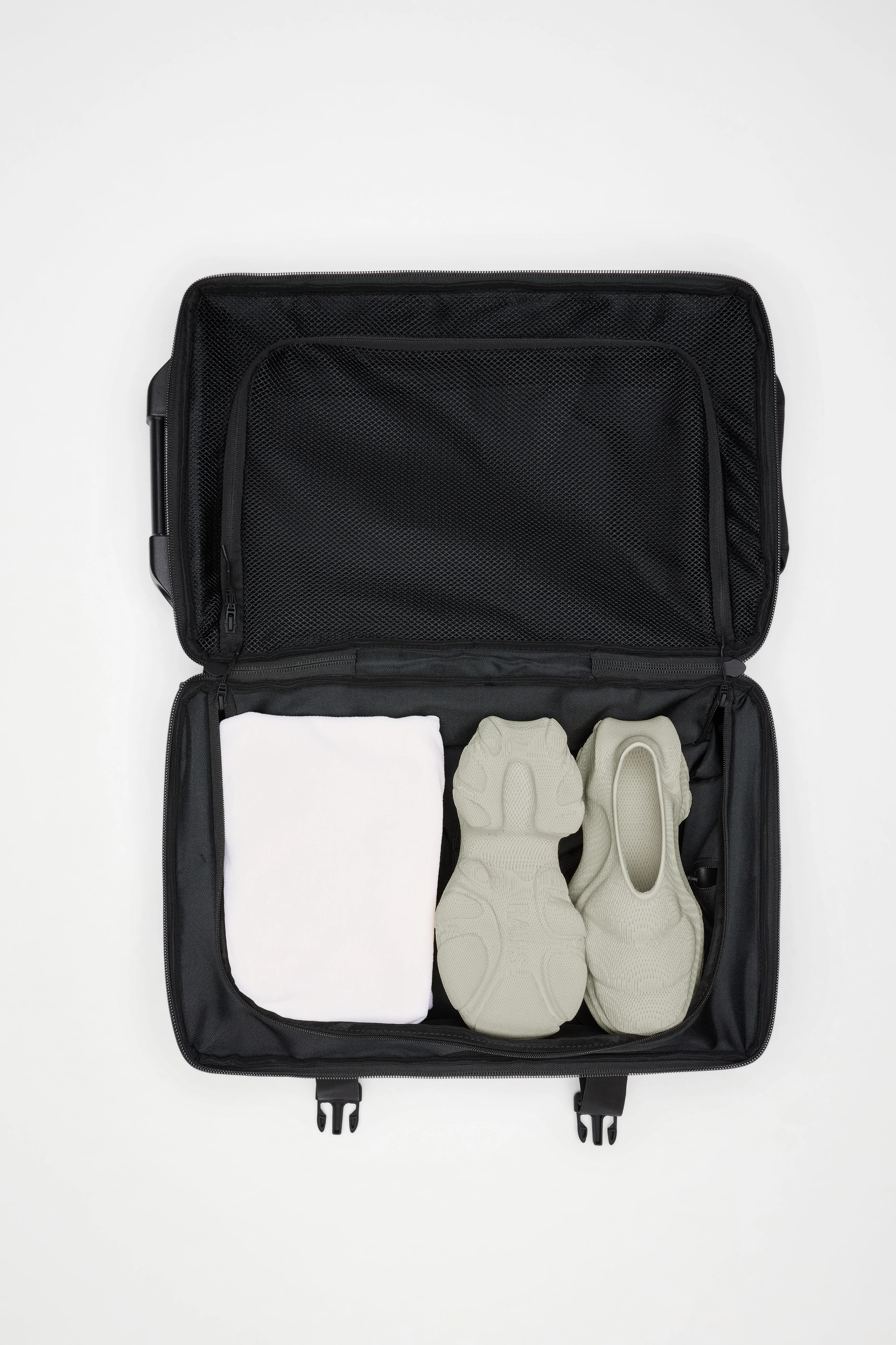 Texel Cabin Bag - Image 23